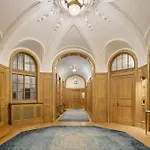 Hotel Capital